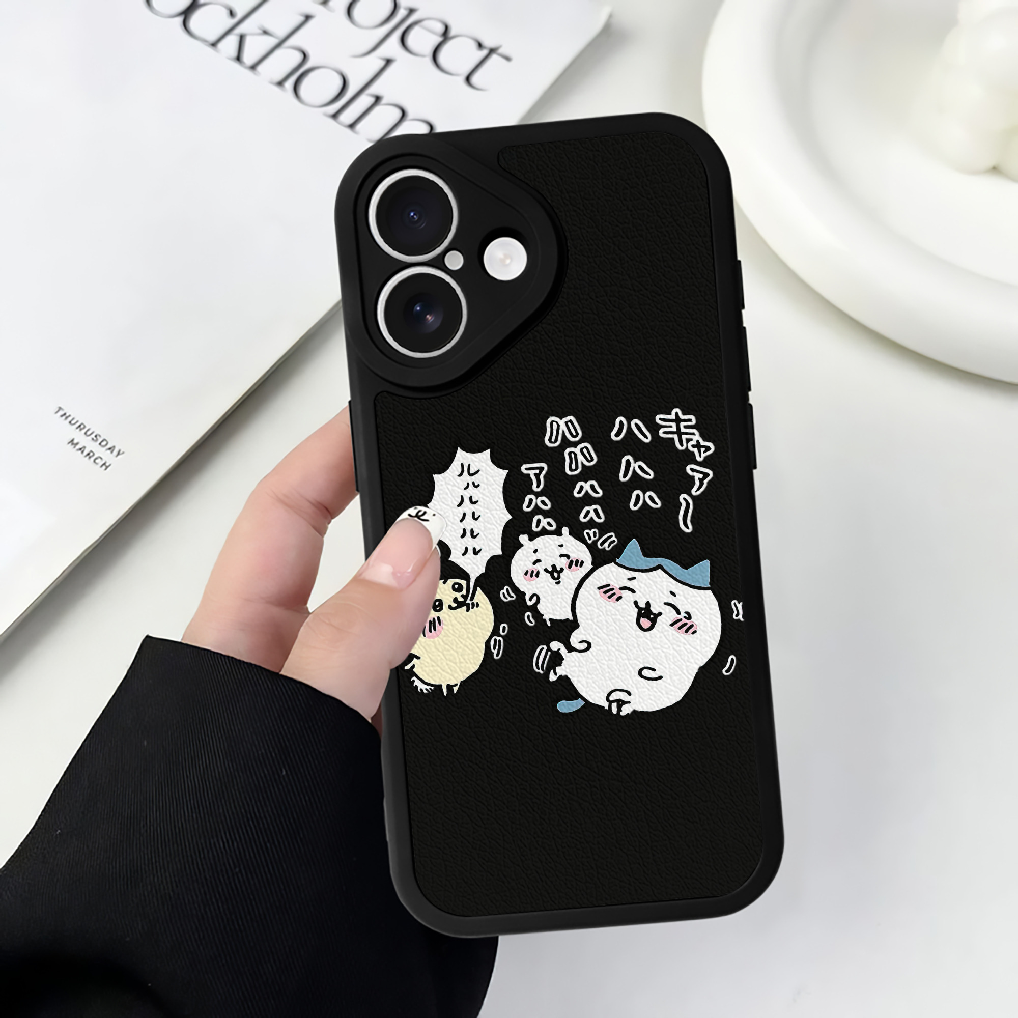 （画像用） ちいかわ うさぎ Chii-kawa usagi 【iPhone 16シリーズ対応】シリコンスマホケース（レザー調） 材質：シリコン